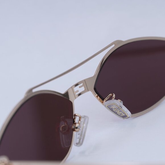 Fendi FE40114U-Y 33U Sunglasses Gold with Chain Oval Frame, Mirror Lenses main image 9